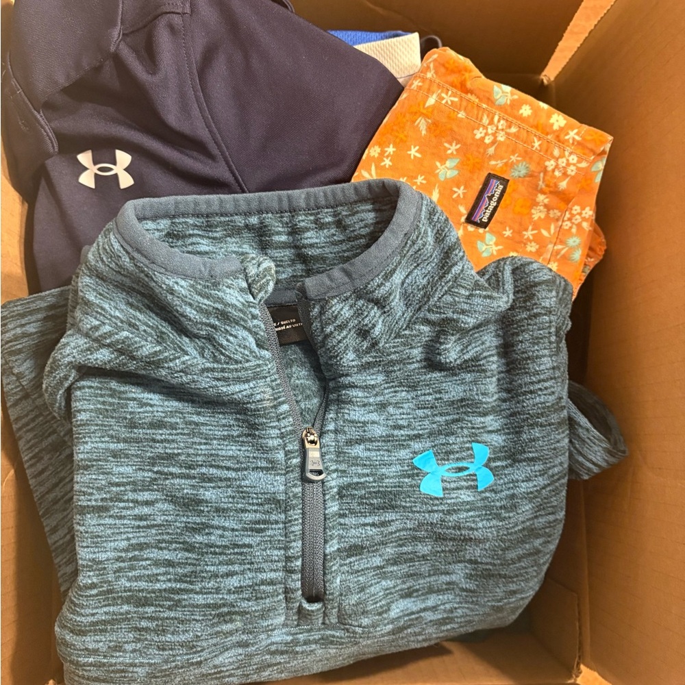 BOX OF SIZE 4 BOYS UNDERARMOUR, NIKE, SOUTHERN TIED, etc